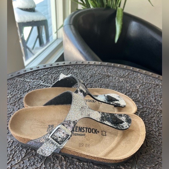 BIRKENSTOCK GIZEH SANDALS IN METALLIC BLACK 35 US 4-4.5 US - Picture 2 of 6